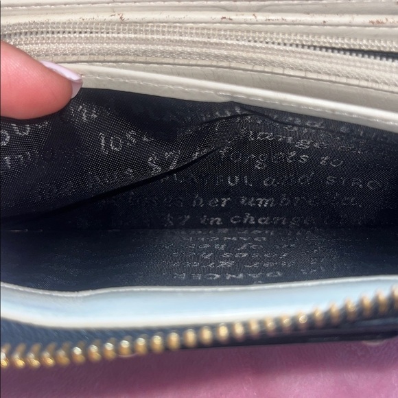 Kate Spade Storybook Lining Black and Cream Pebbled Leather Zip Around Wallet - Picture 10 of 12